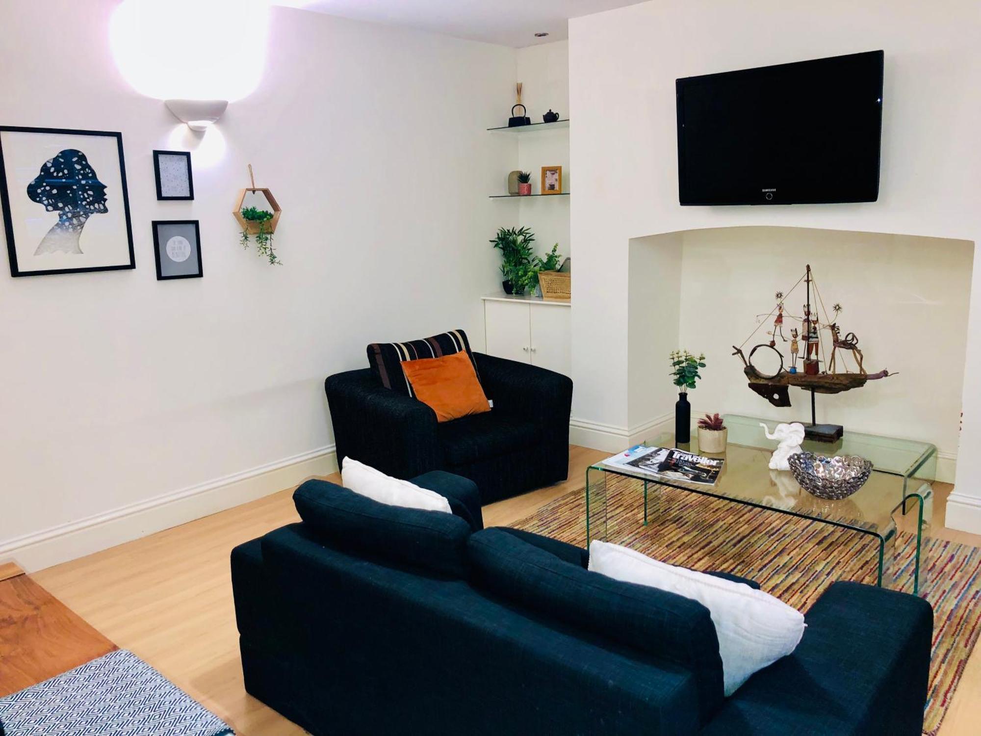 Contemporary Large Apartment In An Ideal Location バース エクステリア 写真