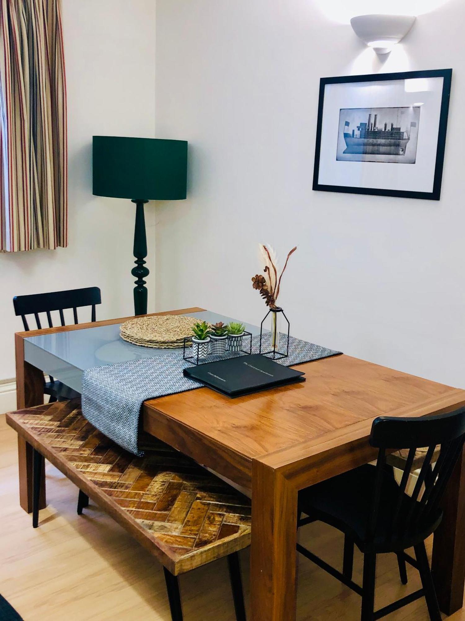 Contemporary Large Apartment In An Ideal Location バース エクステリア 写真