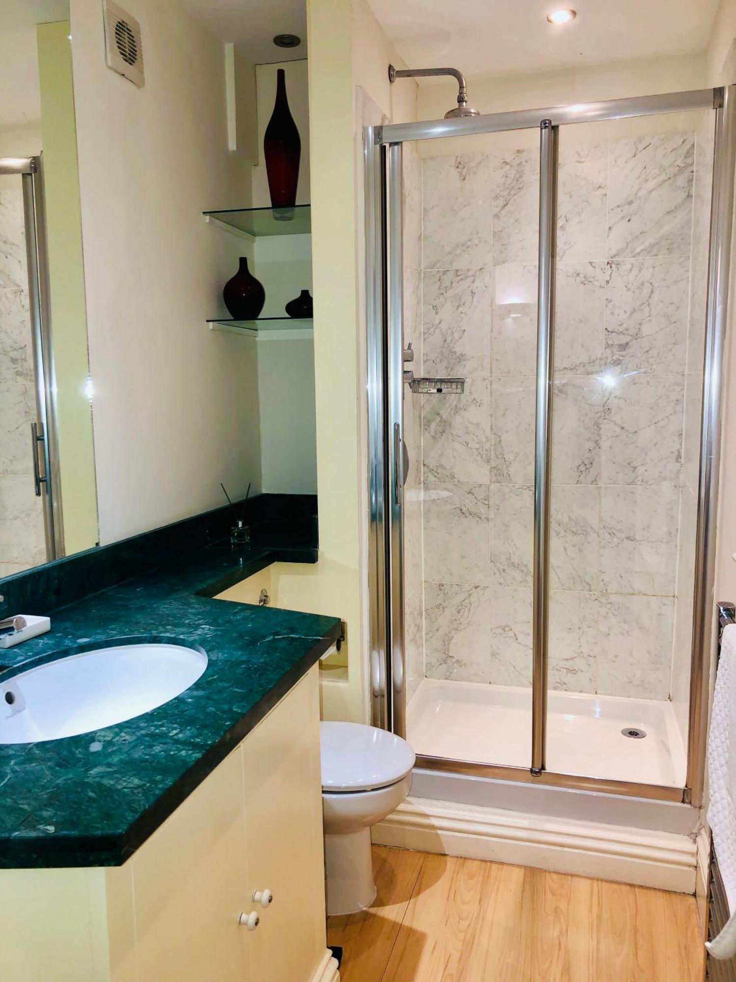 Contemporary Large Apartment In An Ideal Location バース エクステリア 写真