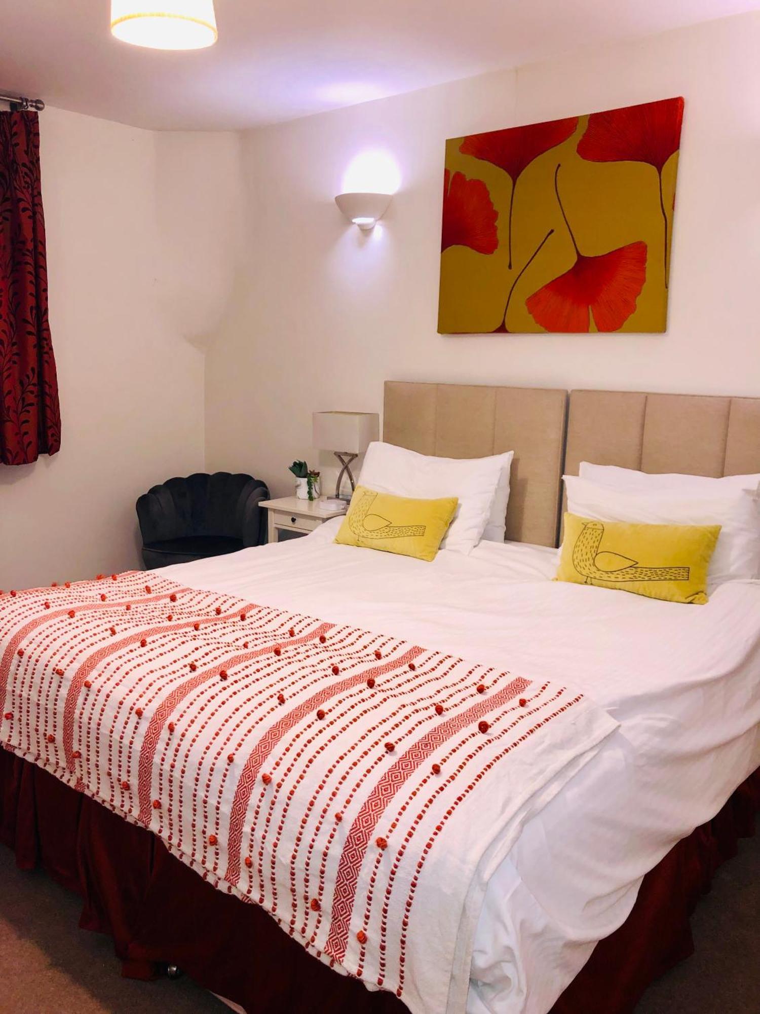 Contemporary Large Apartment In An Ideal Location バース エクステリア 写真